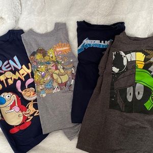 Lot of boys t shirts.